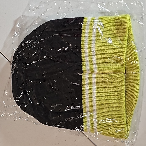 Chicago Wolves Hat Beanie - Black/Lime Green New in package - Picture 3 of 6